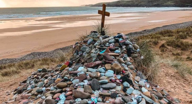 Monumento a Dobby, el elfo doméstico, en Gales. Fuente: X