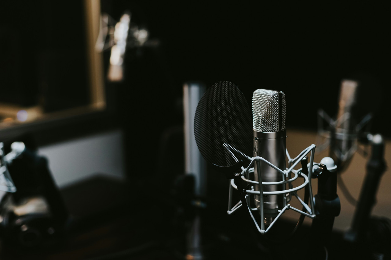 La radio, un medio que sigue generando fascinación más de 100 años después de haber nacido. Foto: Unsplash.