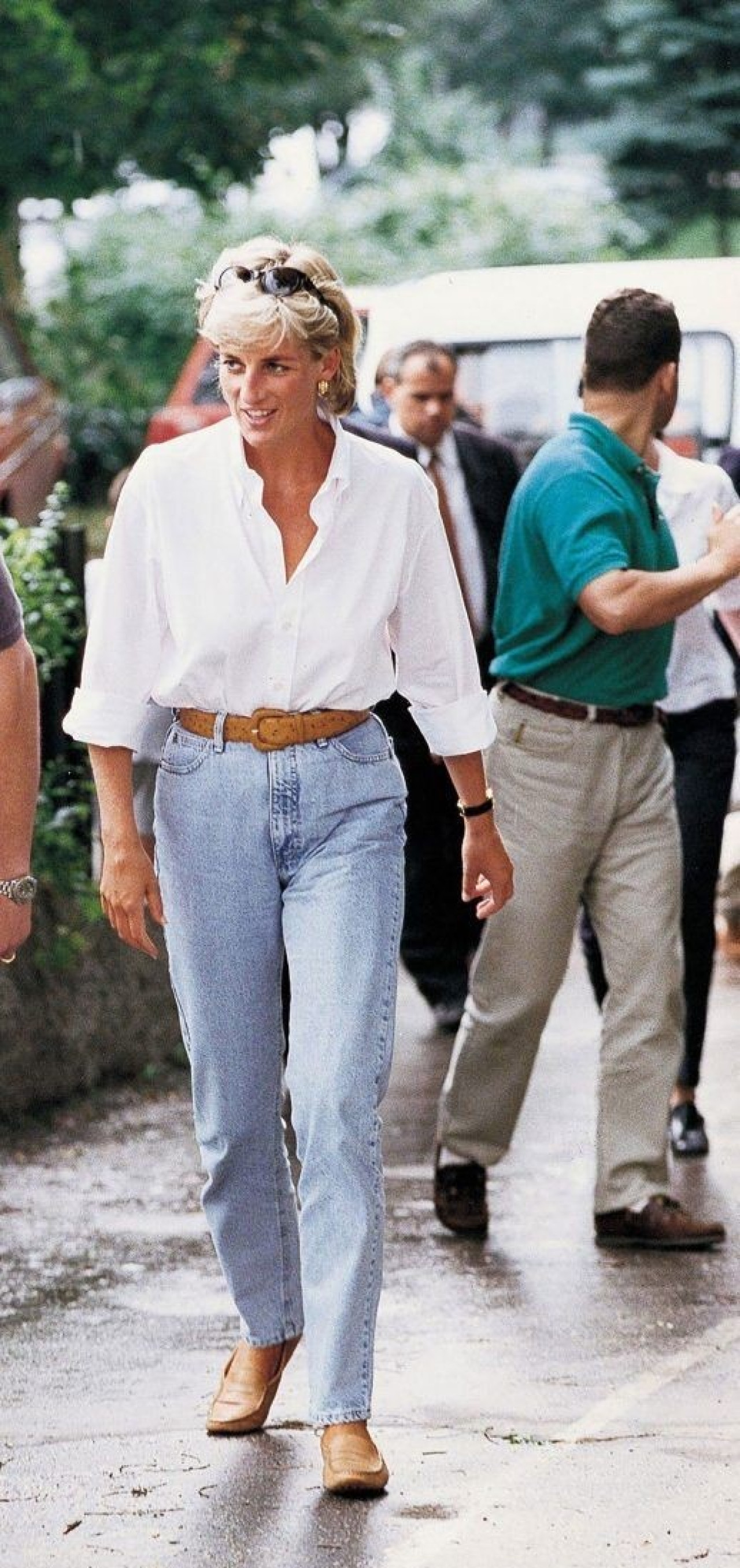 Lady Di con jeans mom. Foto X.