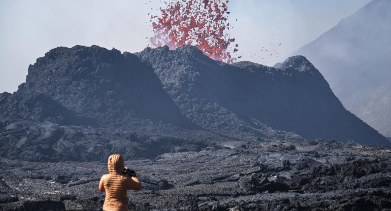 Erupción volcánica en Islandia desata una nube tóxica. Foto: EFE