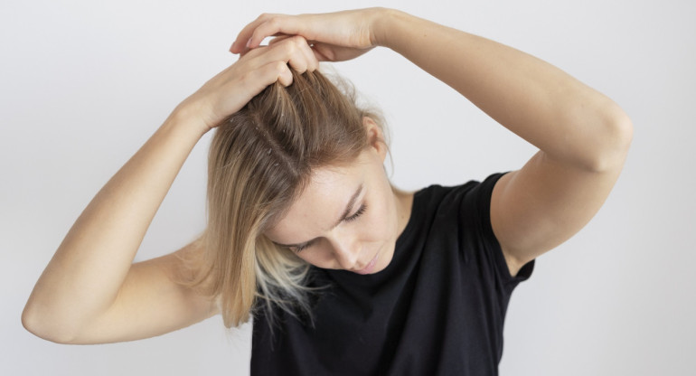 Pelo, cabello, mujer. Foto Freepik.