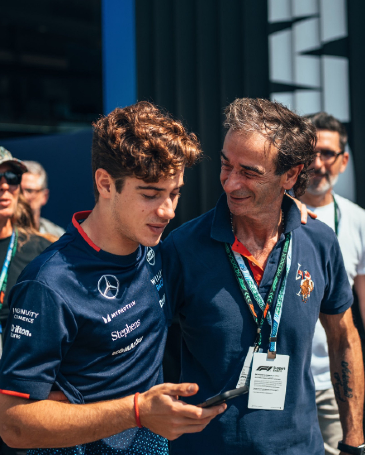 Franco Colapinto junto a su padre Aníbal, antes de salir a la pista en Monza. Foto: X/@WilliamsRacing.