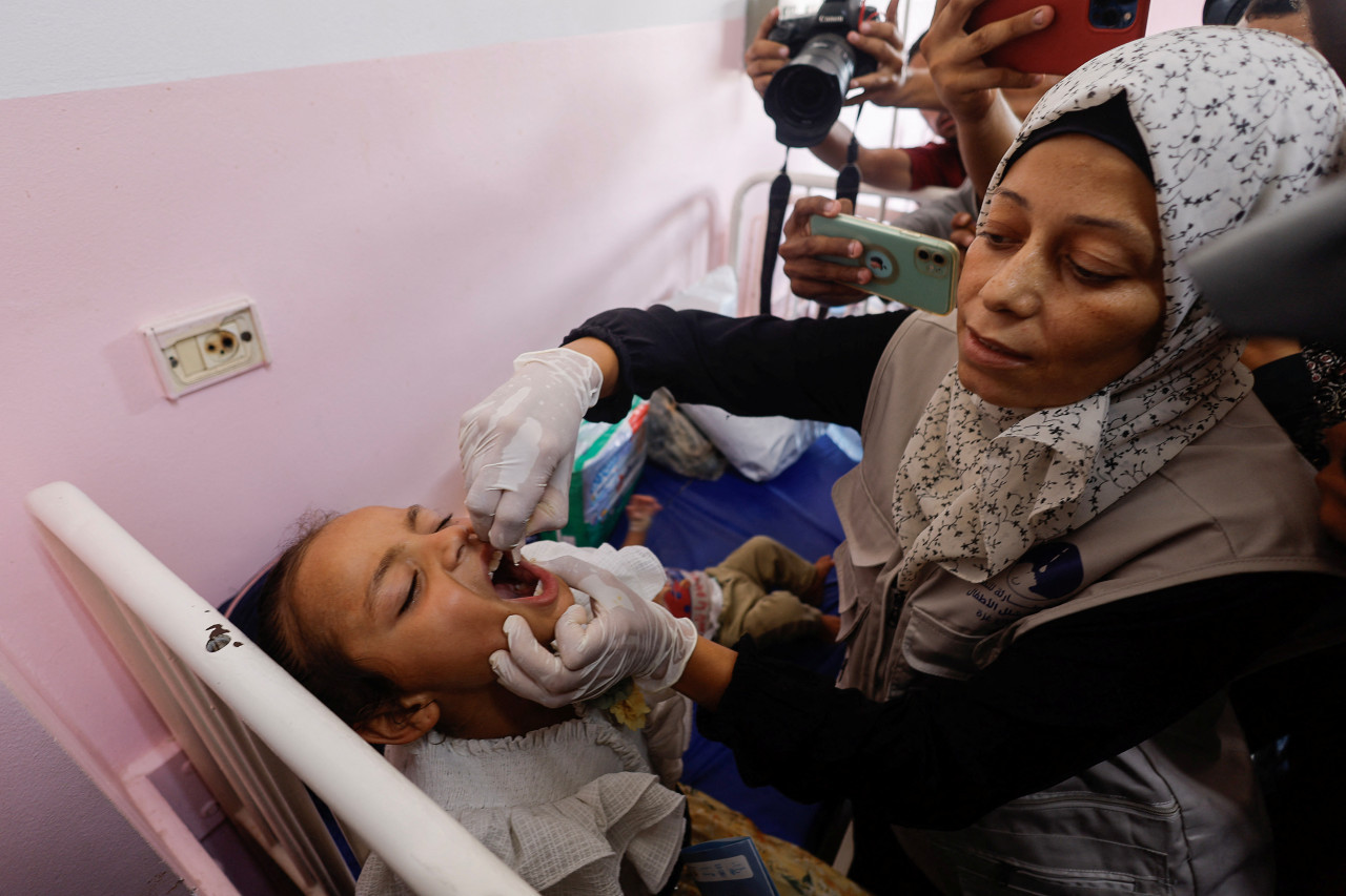 Vacunación en Gaza contra la polio. Foto: Reuters.