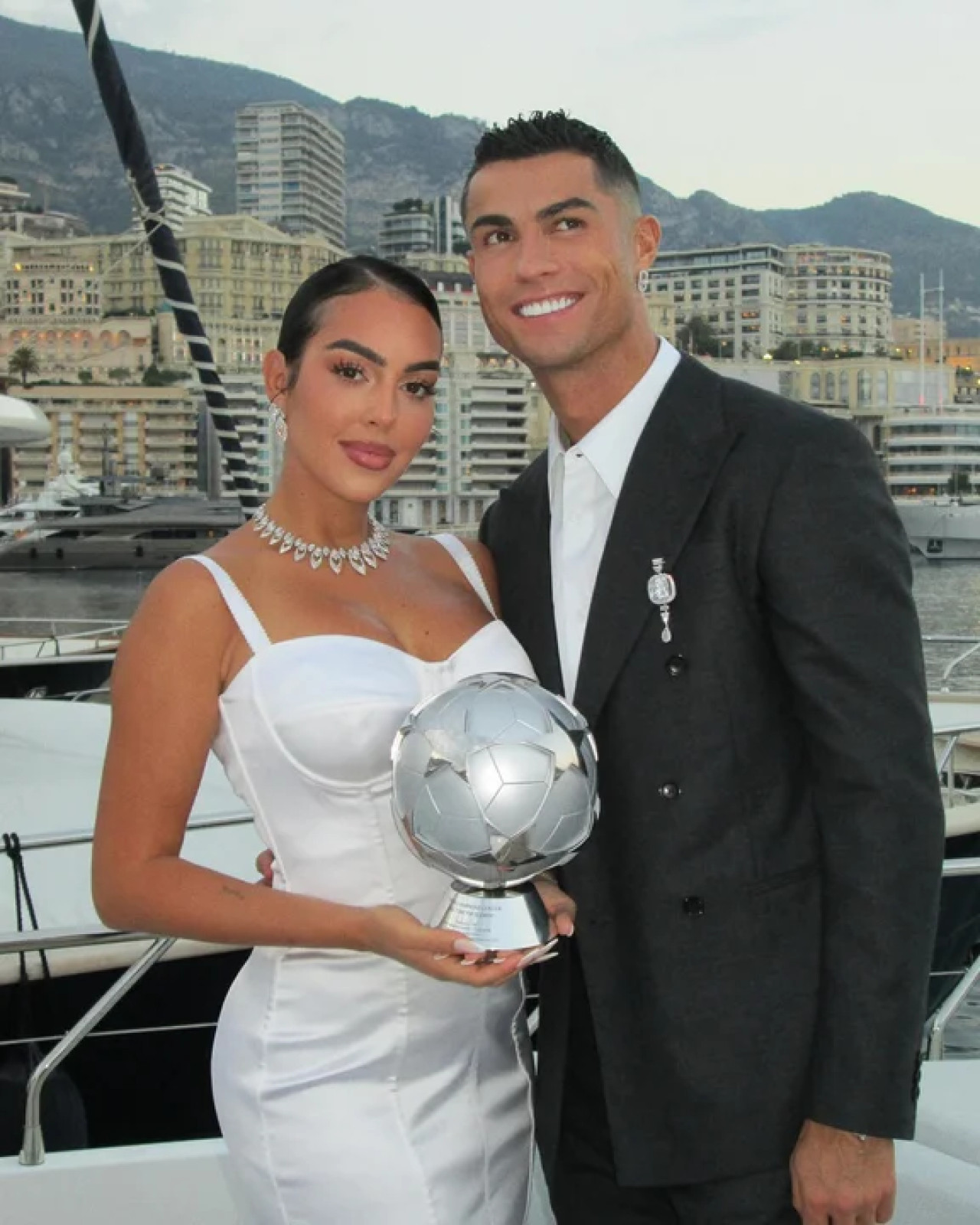 Cristiano Ronaldo y Georgina Rodríguez, en Mónaco. Foto: NA.