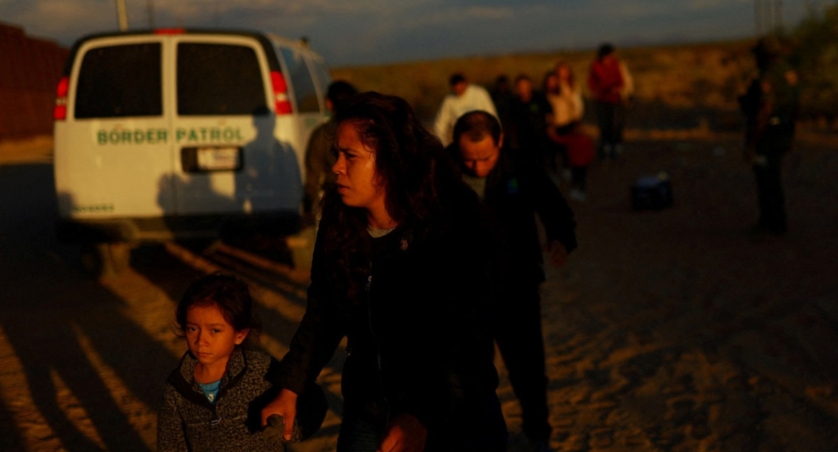 Niños en la frontera de Estados Unidos y México. Foto: Reuters.