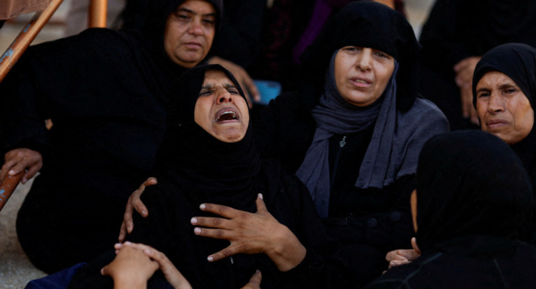 Las mujeres palestinas sufren la guerra en Gaza. Foto: Reuters.