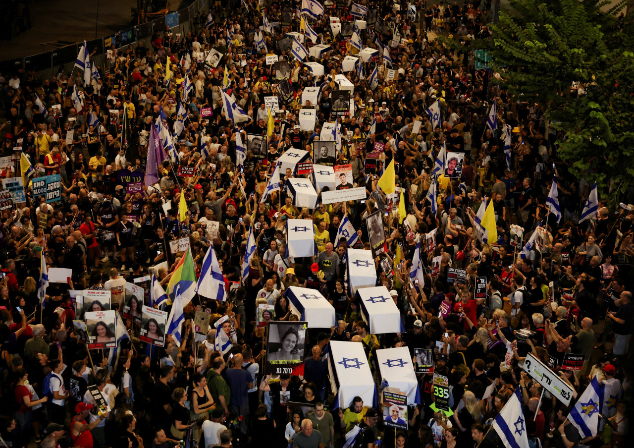 Protestas en Israel para pedir un acuerdo de rehenes. Foto: Reuters.