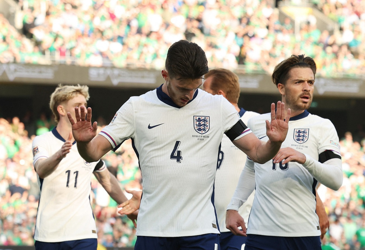 Declan Rice y Jack Grealish "traicionaron" a Irlanda. Foto: Reuters