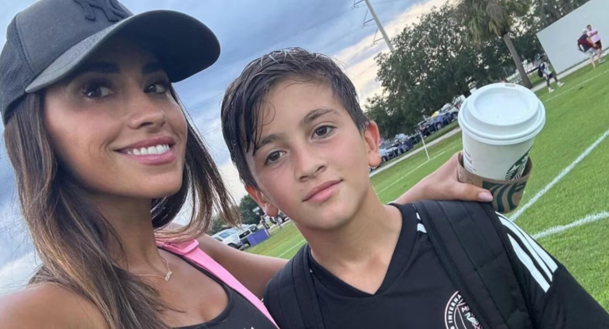 Antonela Roccuzzo junto a su hijo, Thiago. Foto: Instagram.