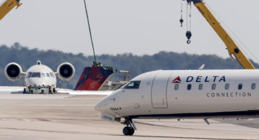 Choque entre dos aviones de la aerolínea Delta. Foto: EFE.