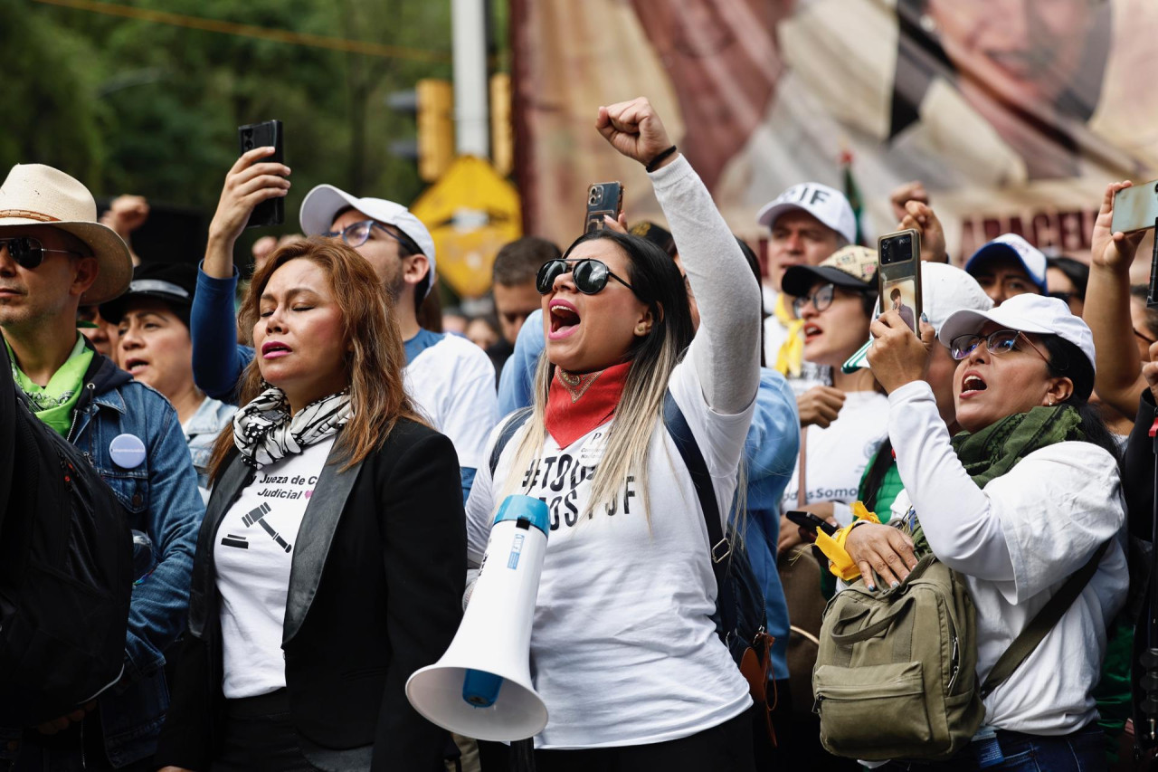 Trabajadores del poder judicial de la federación protestan. Foto: EFE.