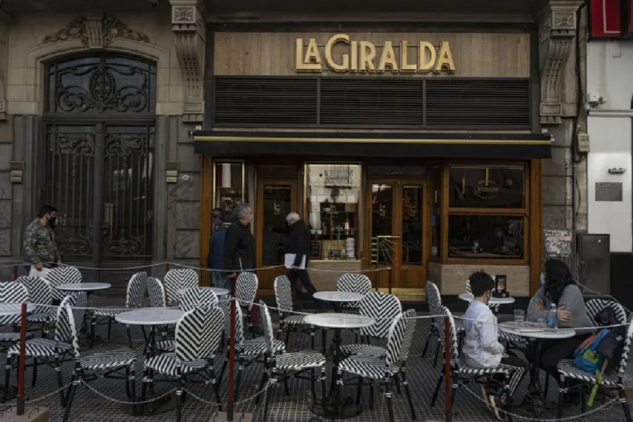 Bar La Giralda, un clásico de Buenos Aires. Foto: archivo Télam