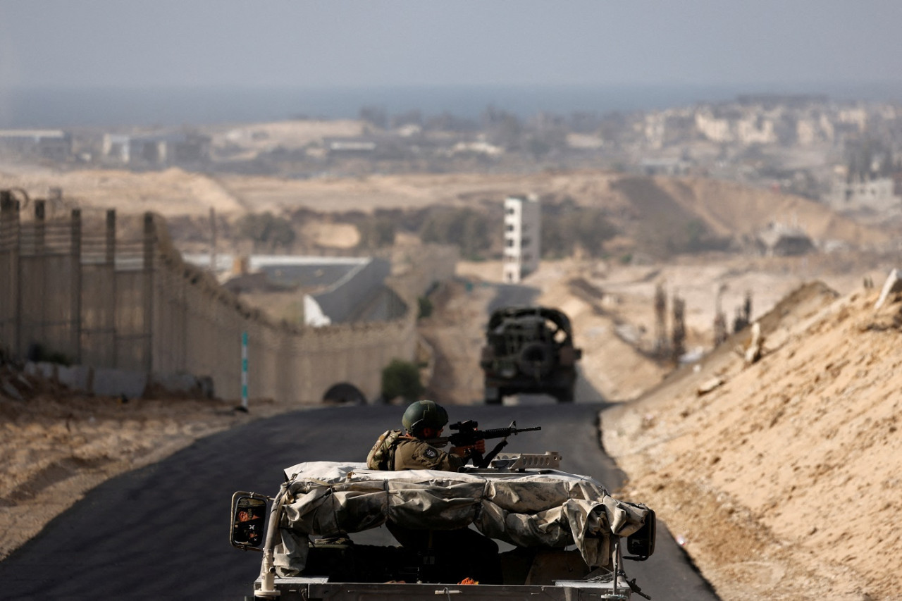 Soldados israelíes en la Franja de Gaza; guerra Israel-Hamás: Foto: Reuters