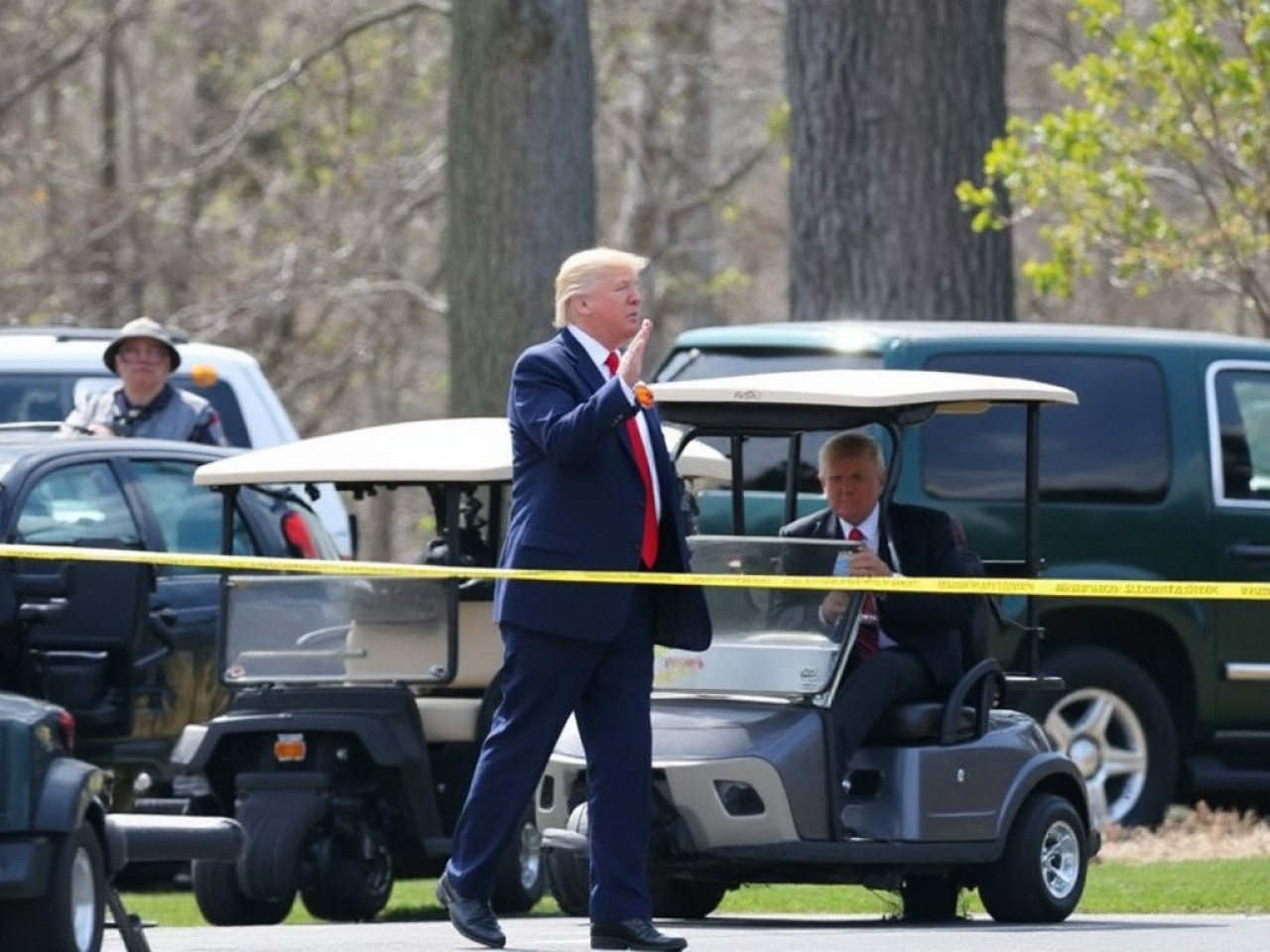 Donald Trump en su club de golf de Florida, Estados Unidos. Foto: X @upuknews1.