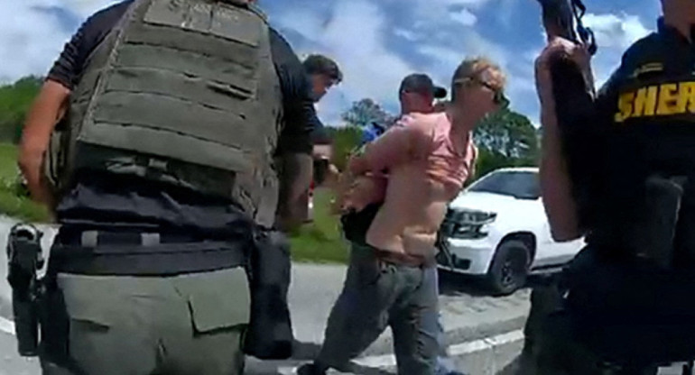 La detención de Ryan Wesley Routh, el hombre que intentó atacar a Trump en Florida. Foto: Reuters.