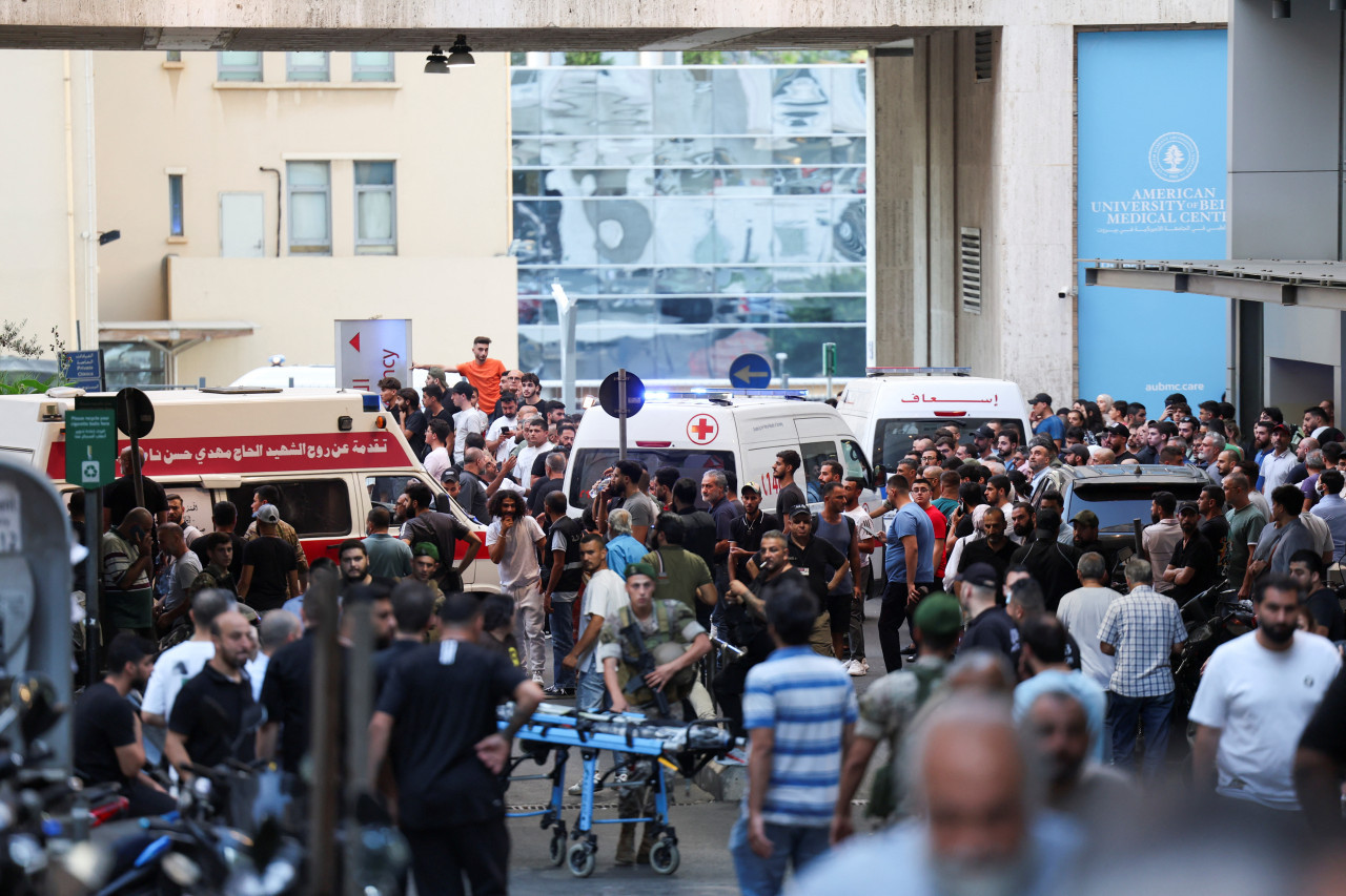 Masiva explosión de localizadores en el Líbano. Foto: Reuters.