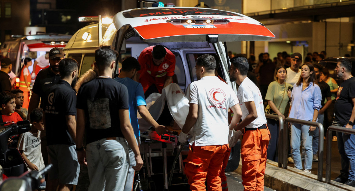 Desesperación en el Líbano tras explosión masiva de localizadores. Foto: Reuters.