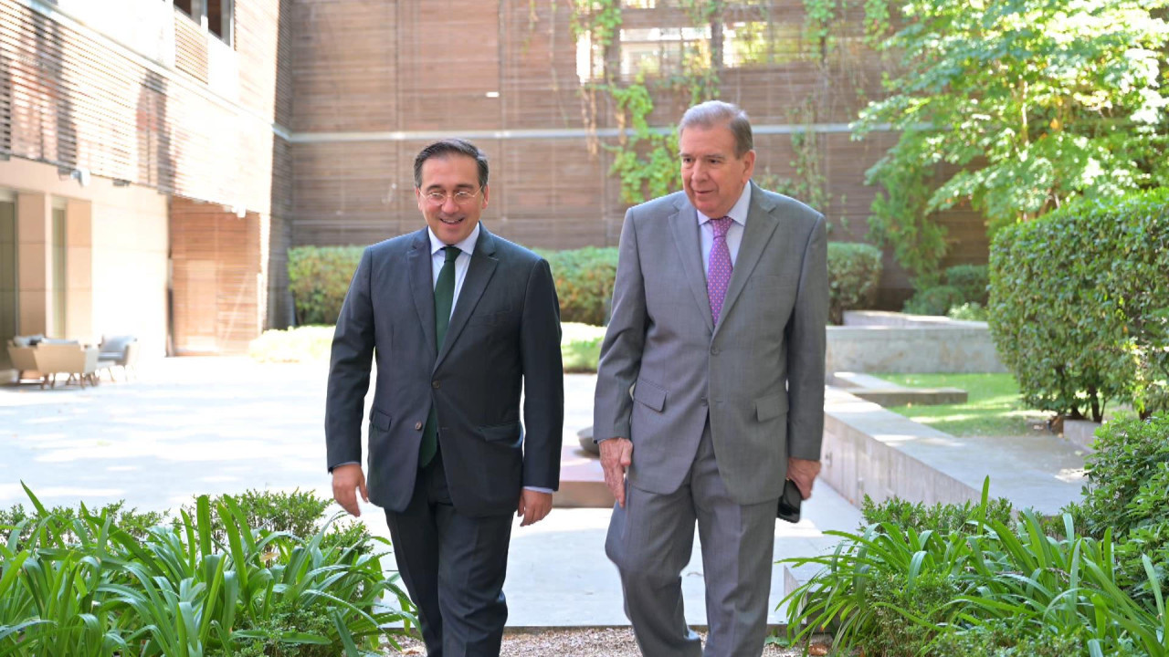 El ministro español de Exteriores, junto a Edmundo González Urrutia. Foto: EFE