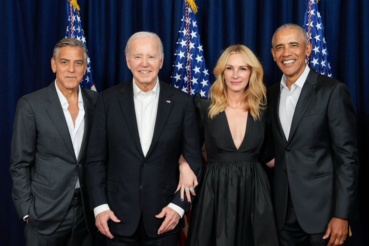 George Clooney y Julia Roberts junto a Joe Biden y Barack Obama.