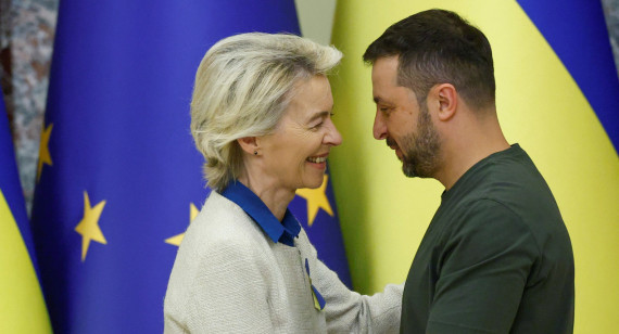 Ursula von der Leyen y Volodímir Zelenski en Ucrania. Foto: REUTERS.