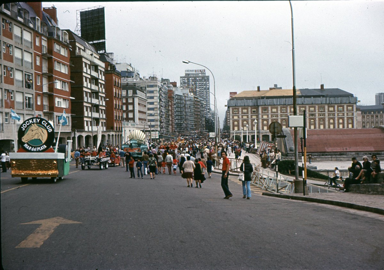 La avenida Peralta Ramos de fiesta