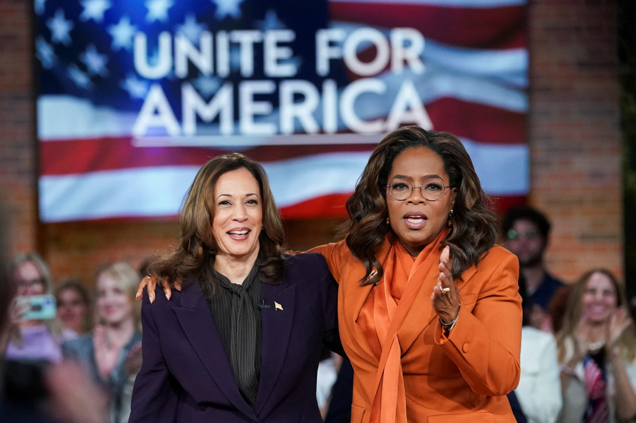 Kamala Harris y Oprah Winfrey. Foto: Reuters