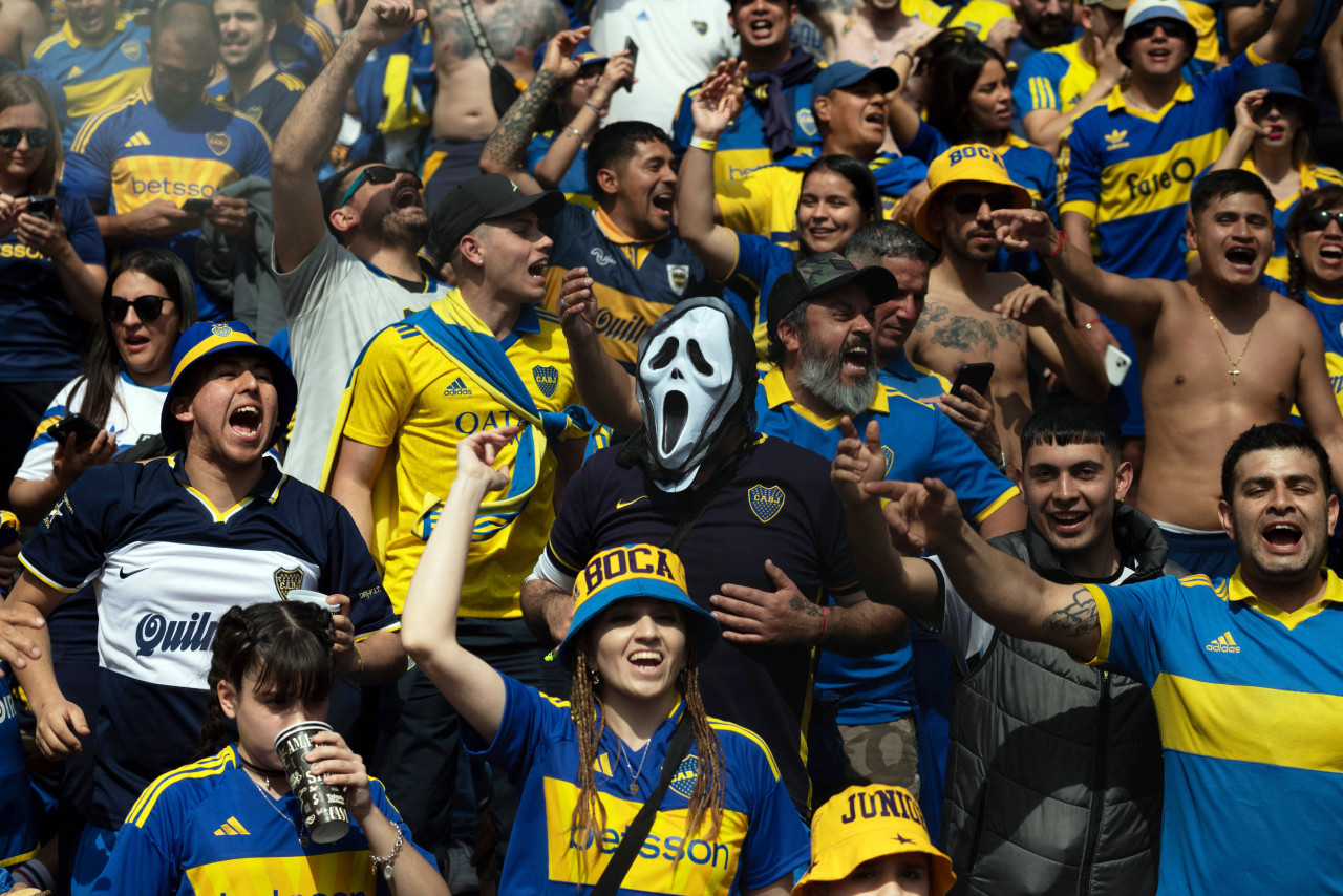 El color de los hinchas de Boca en el Superclásico. Foto: Reuters