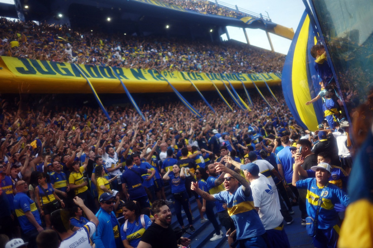 El color de los hinchas de Boca en el Superclásico. Foto: Reuters