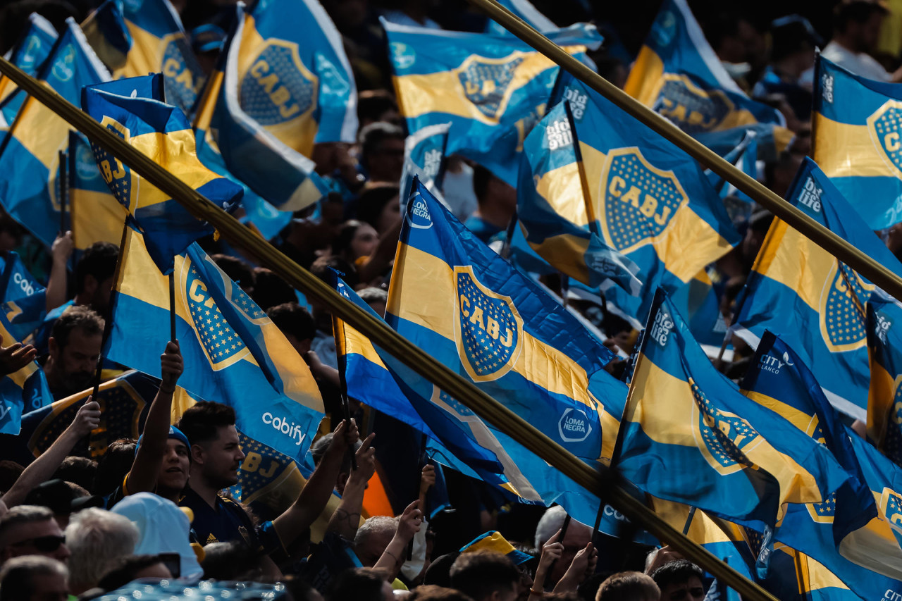 El color de los hinchas de Boca en el Superclásico. Foto: EFE