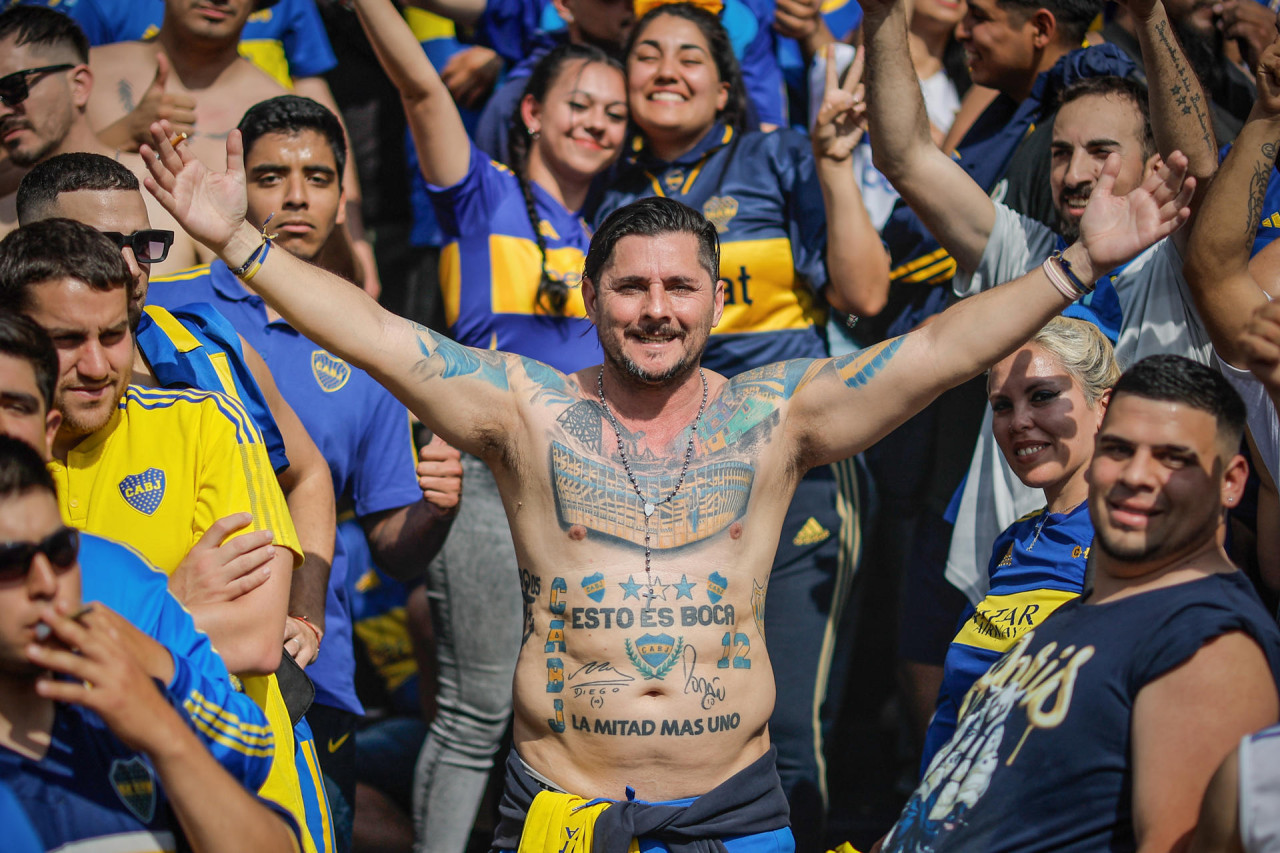 El color de los hinchas de Boca en el Superclásico. Foto: EFE