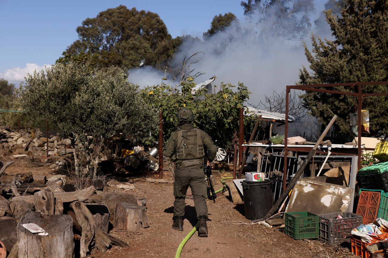 Ataque de Israel y Hezbollah en la fronera con el Líbano. Foto: Reuters