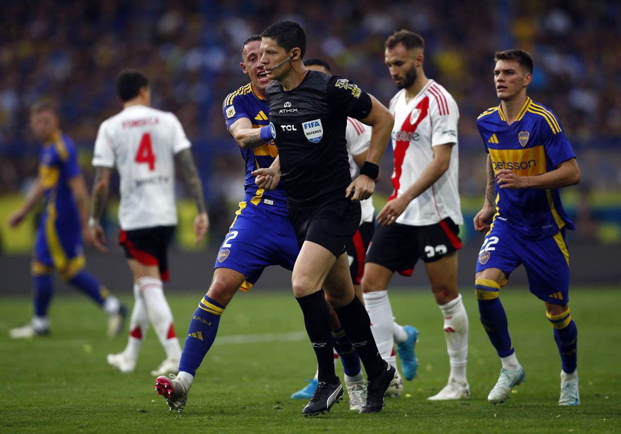 Nicolás Ramírez, árbitro del Superclásico. Foto: Reuters