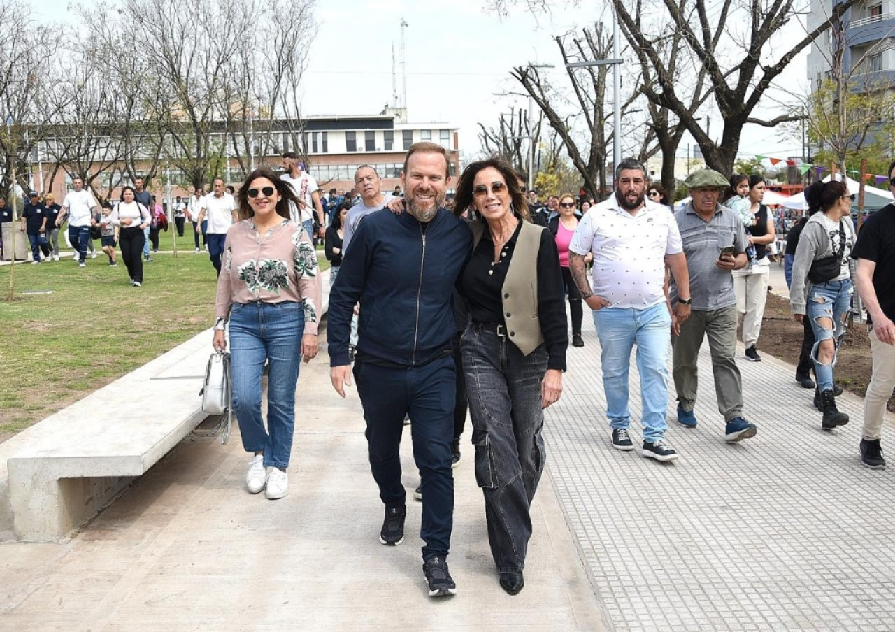 Gastón Granados inauguró la plaza central de Ezeiza.