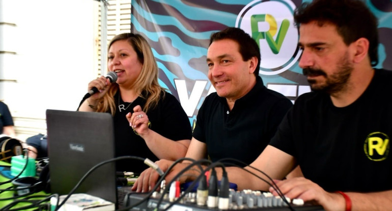 Florencio Varela recibió la primavera con el aniversario de la Radio Municipal, moda y música en vivo