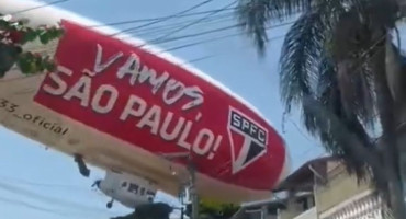 Accidente de un dirigible del club San Pablo en las afueras de la ciudad. Foto: Captura de video.