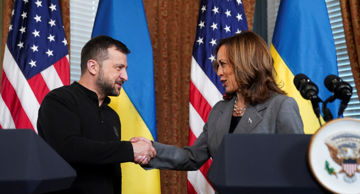 Volodimir Zelenski y Kamala Harris. Foto: REUTERS.