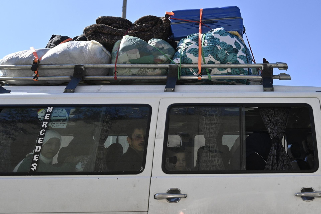 Miles de personas en el Líbano huyen a Siria en medio de los ataques israelíes. Foto: EFE.