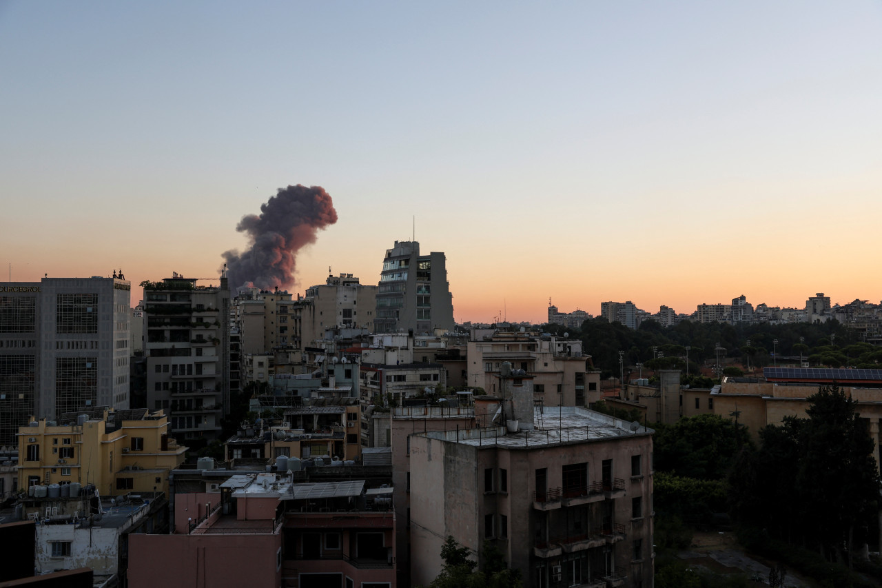 Bombardeo de Israel sobre Beirut, capital de El Líbano. Foto: REUTERS.