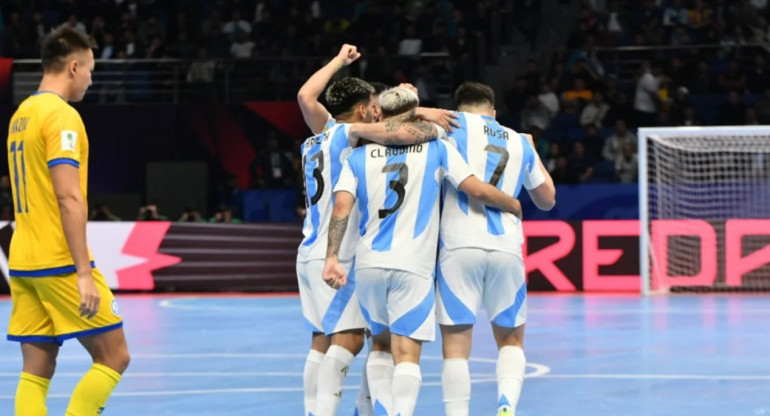 La Selección Argentina de Futsal goleó a Kazajistán y avanzó a semifinales del Mundial. Foto: NA.