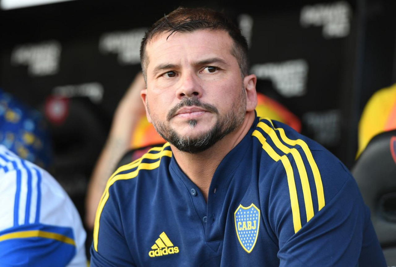 Mariano Herrón, técnico interino de Boca Juniors. Foto: X @BocaJuniors_GO.