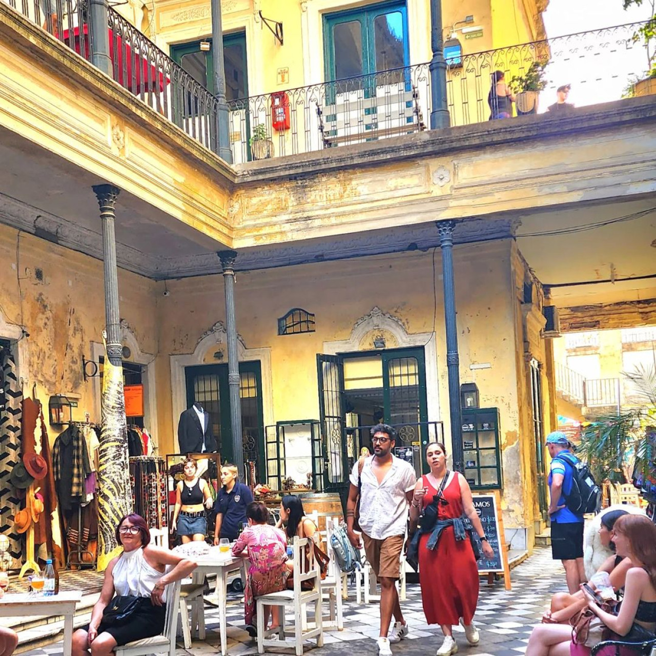 El Pasaje de la Defensa, San Telmo. Foto Instagram @casaezeiza