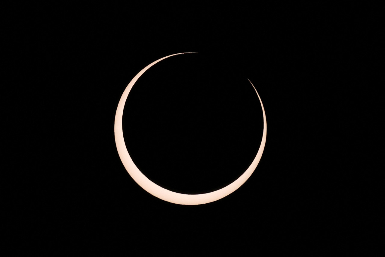 Eclipse solar anular 2024 desde la Isla de Pascua, Chile. Foto Reuters.