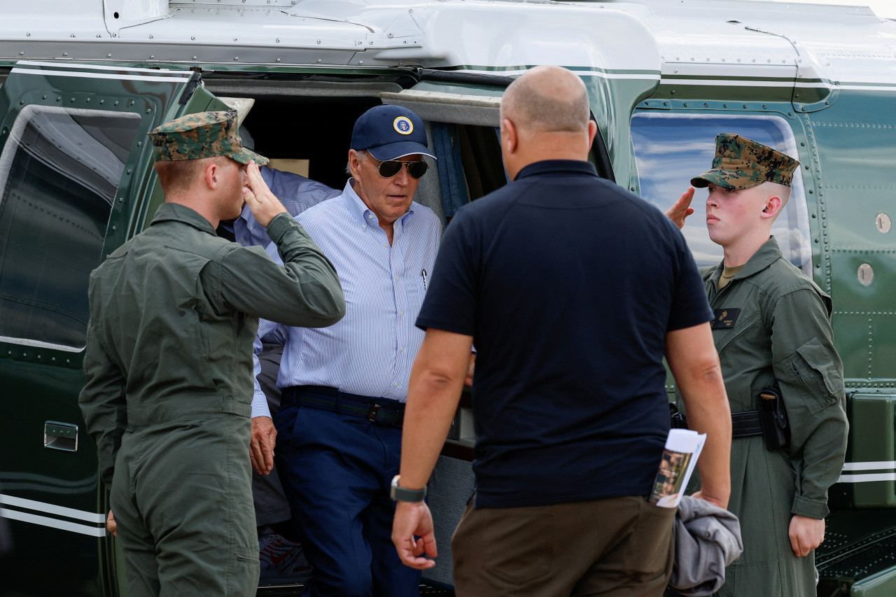 Joe Biden en el helicóptero presidencial. Foto: Reuters.