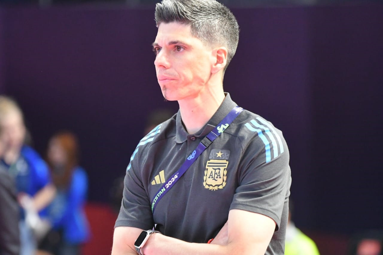 Matías Lucuix, técnico de la Selección argentina de futsal. Foto: @Argentina.