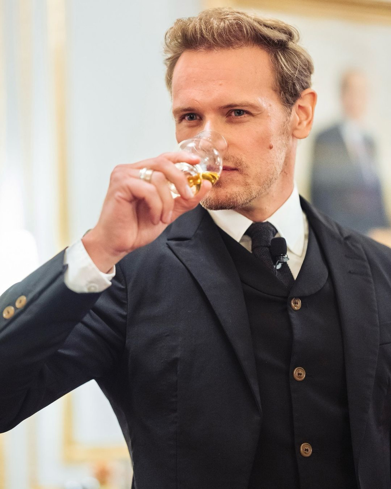 Sam Heughan de Outlander tiene su propio whisky. Foto: Instagram.