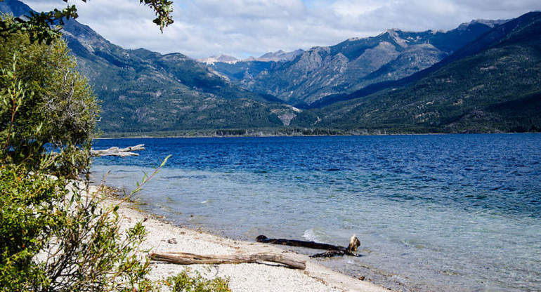 Las bellezas del lago Epuyén, al sur del país. Foto: Wikipedia.