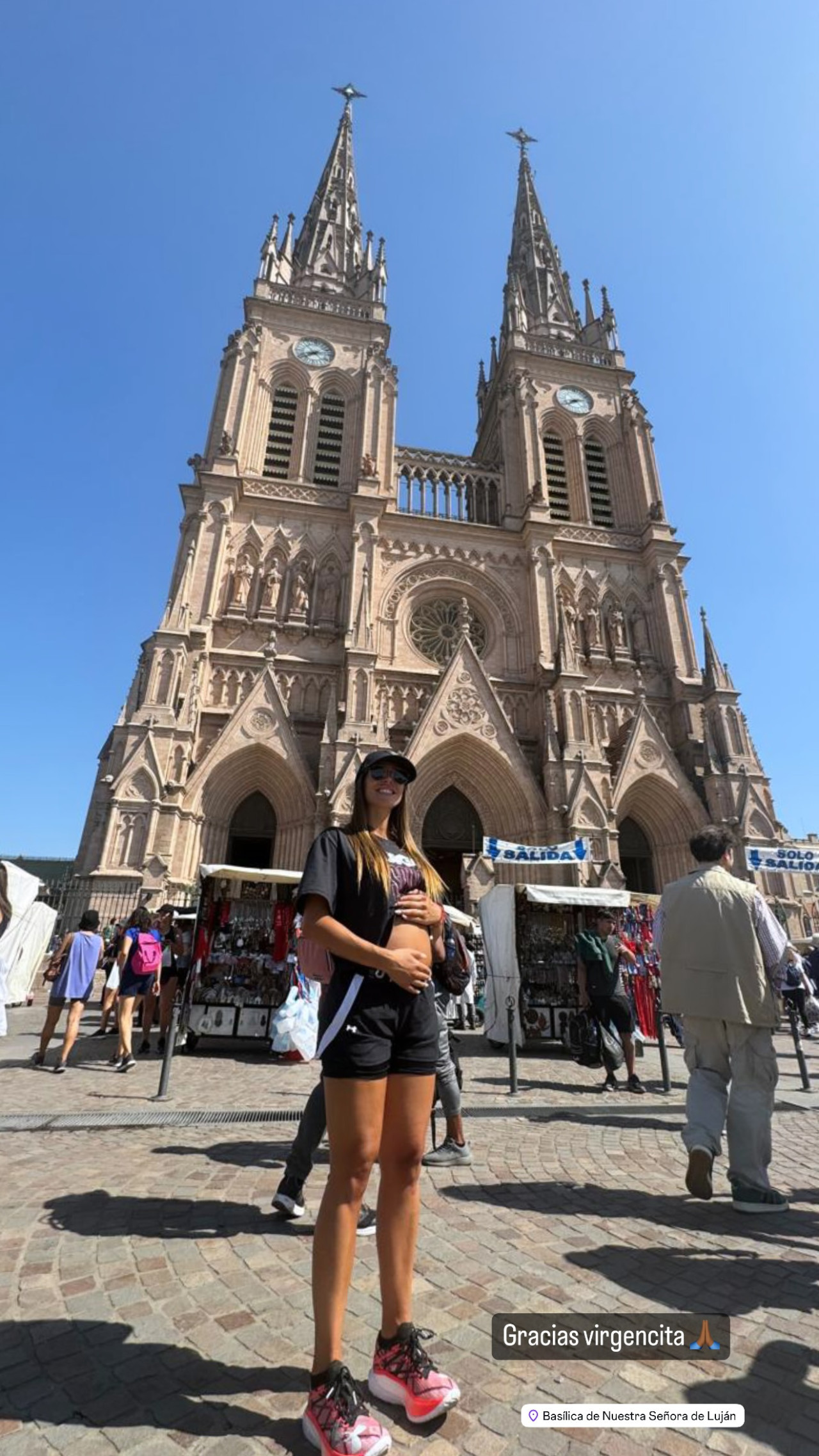 Sol Pérez mostró su pancita tras llegar a la Basílica de Luján. Foto: Instagram.