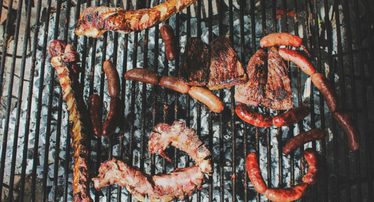 Asado; carne; parrilla. Foto: Unsplash.