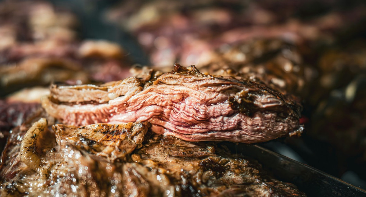 Asado; carne; parrilla. Foto: Unsplash.