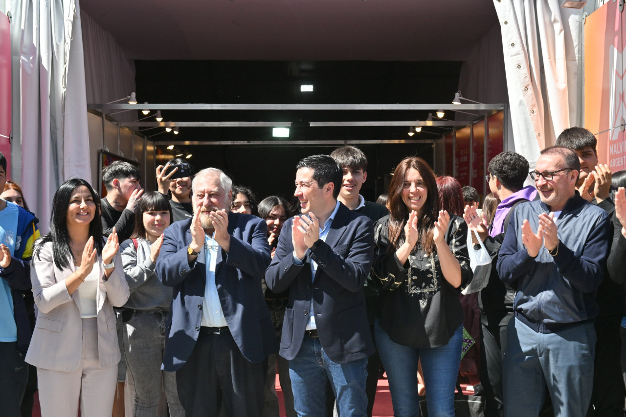 Quedó oficialmente inaugurada la Feria del Libro Malvinas Argentinas.